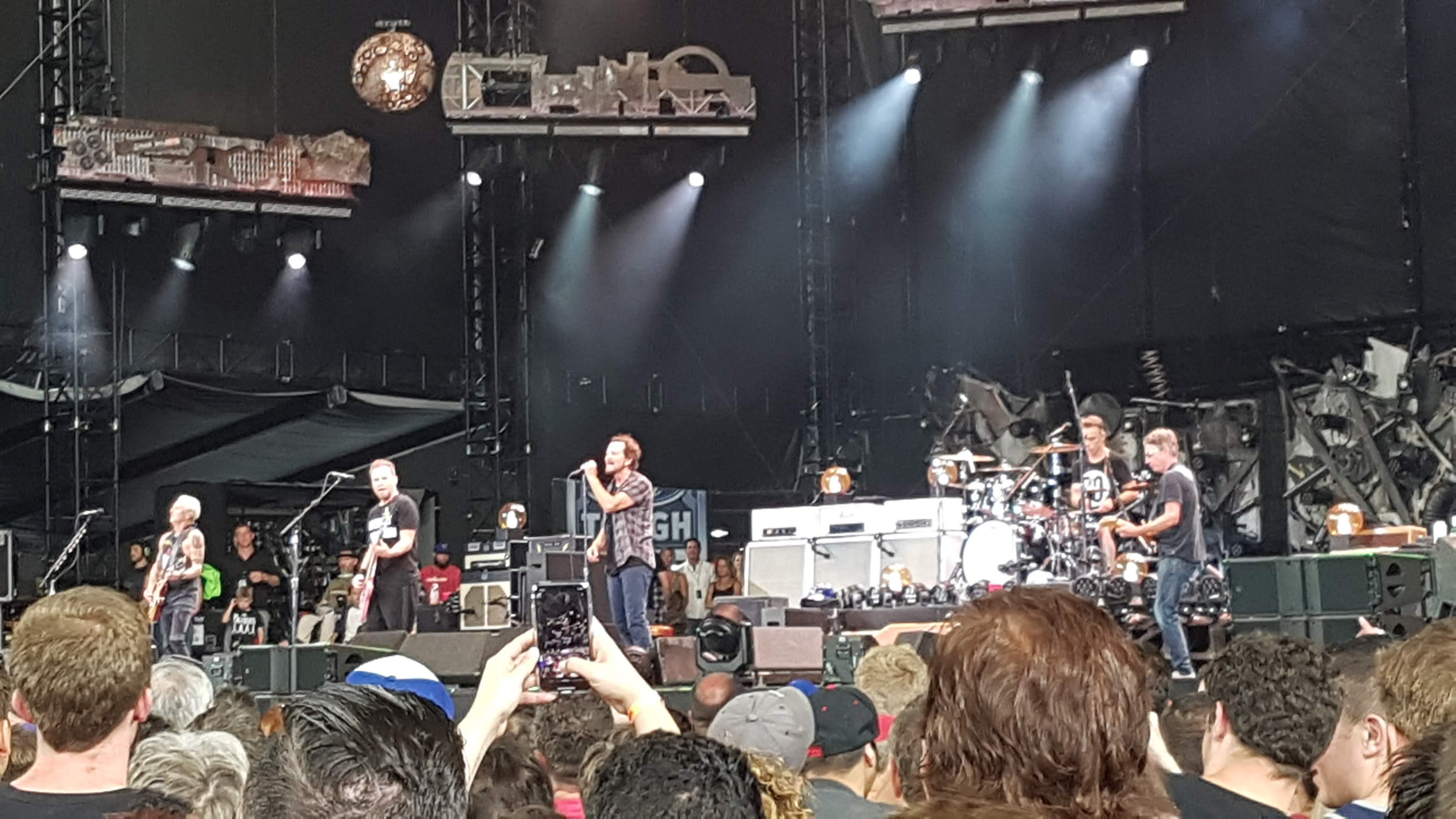 pearl jam sefeco field